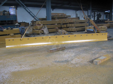 Lame de niveleuse Partie après-vente en acier à haute teneur en carbone, tranchant incurvé 4t2236 pour lames de niveleuse